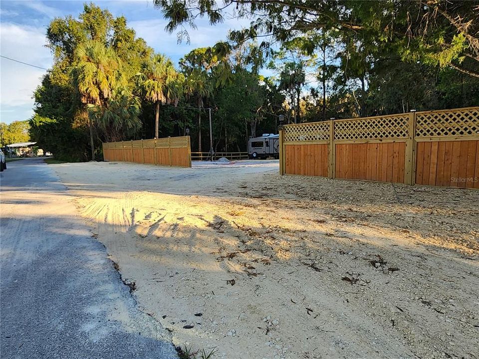 待售: $145,000 (0.43 acres)