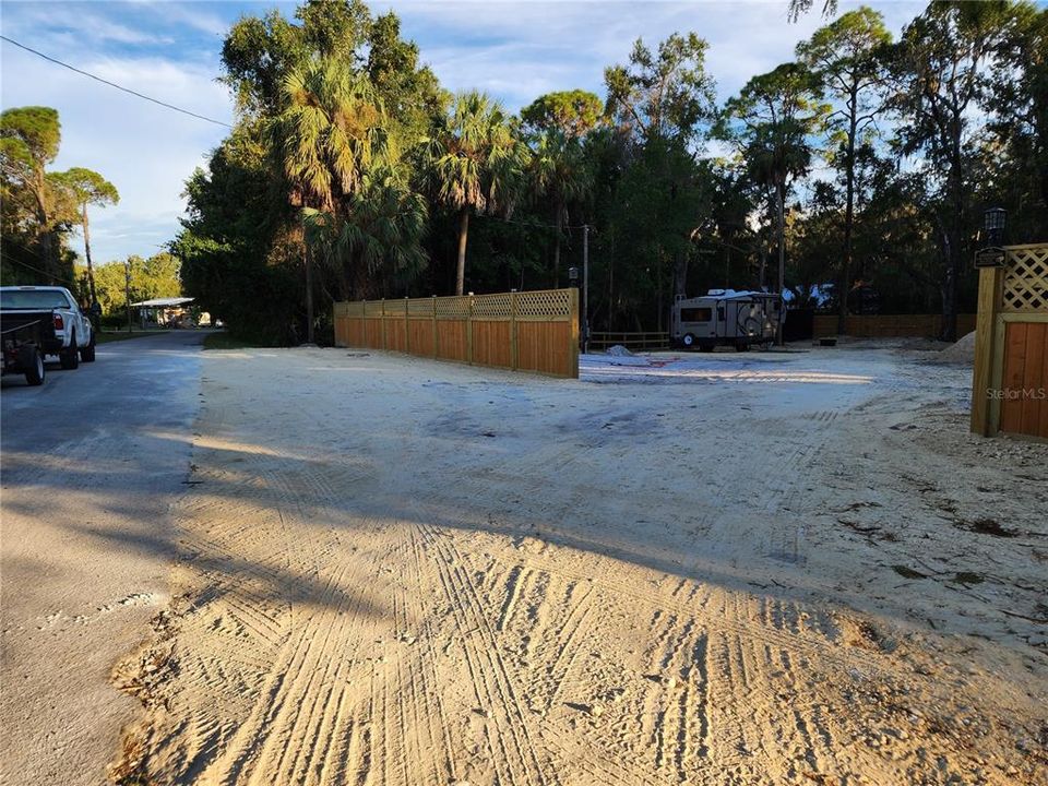 待售: $145,000 (0.43 acres)