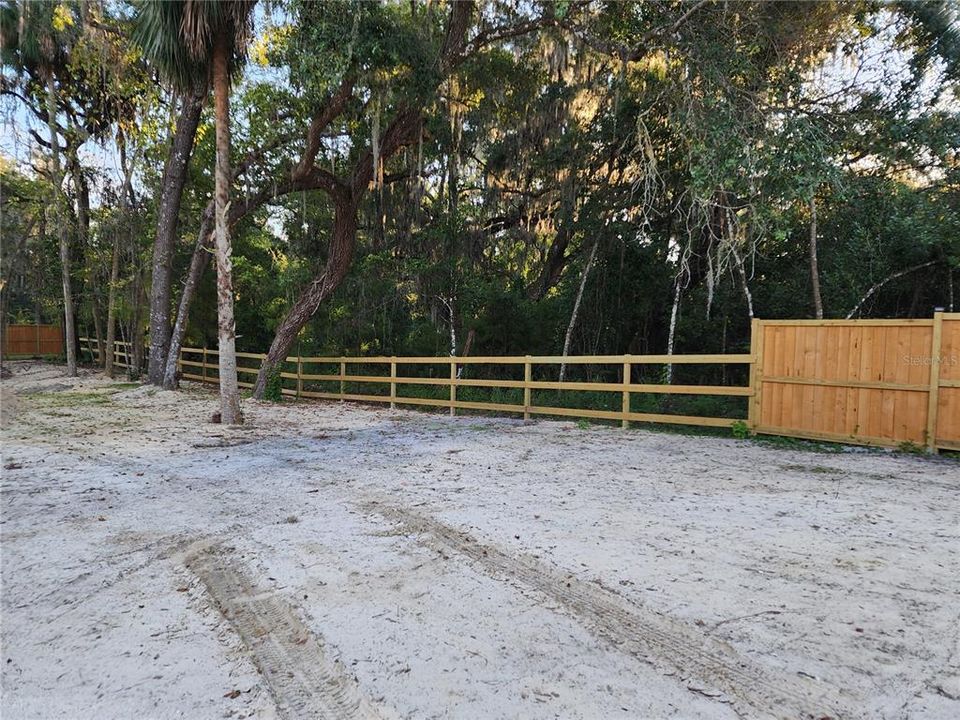 待售: $145,000 (0.43 acres)