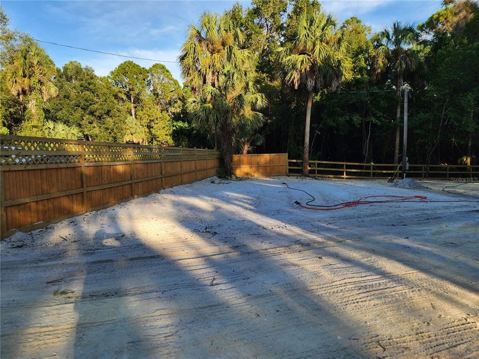 待售: $145,000 (0.43 acres)