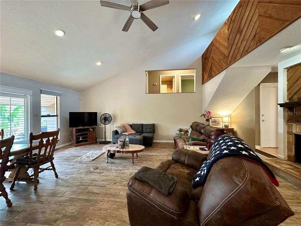 En Venta: $625,000 (6 camas, 4 baños, 3700 Pies cuadrados)