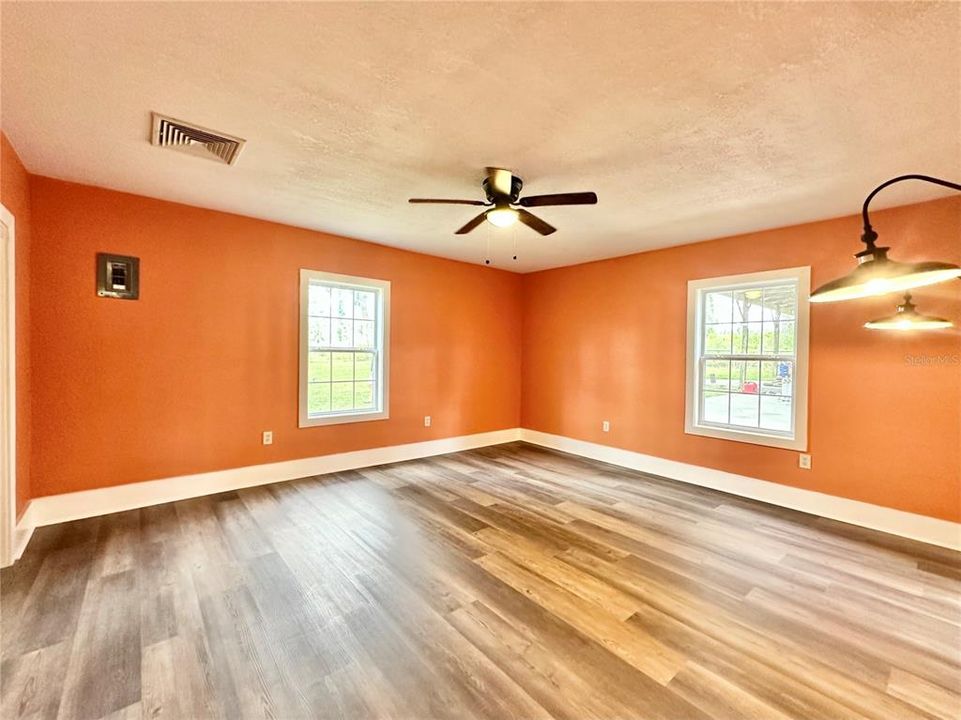 En Venta: $625,000 (6 camas, 4 baños, 3700 Pies cuadrados)