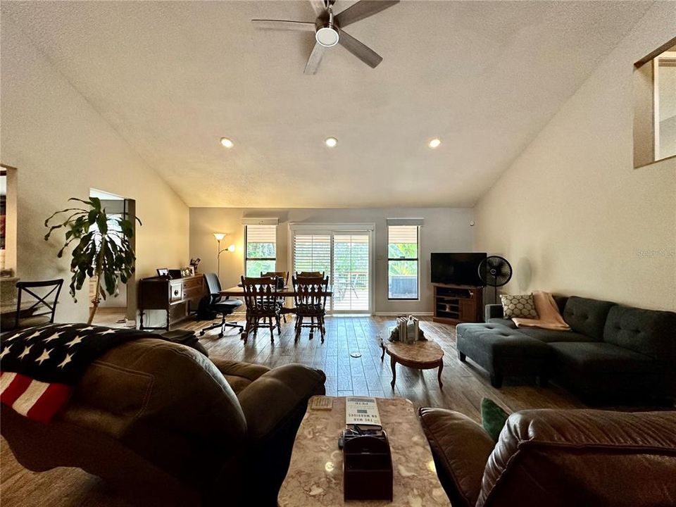 En Venta: $625,000 (6 camas, 4 baños, 3700 Pies cuadrados)