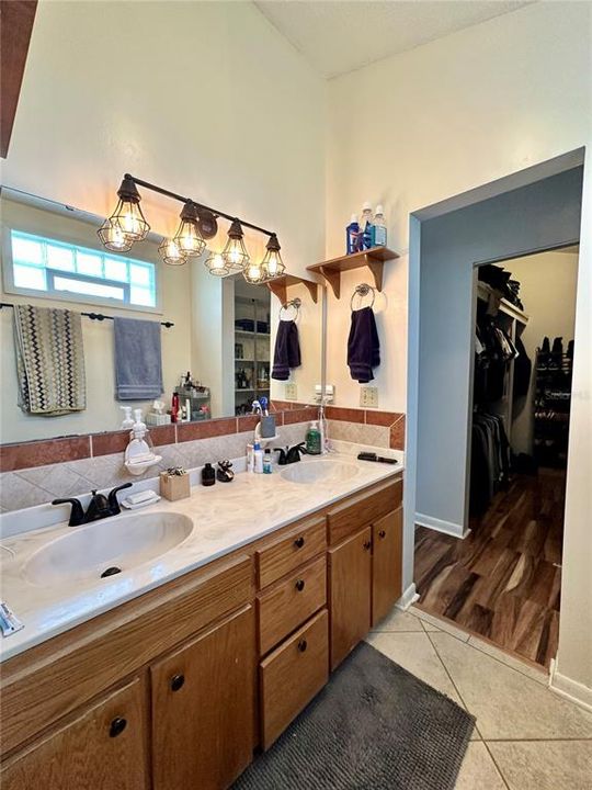 En Venta: $625,000 (6 camas, 4 baños, 3700 Pies cuadrados)