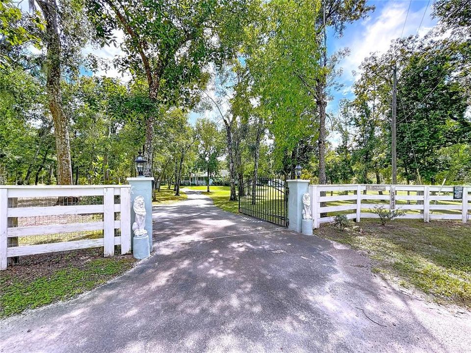 For Sale: $850,000 (4 beds, 4 baths, 3325 Square Feet)