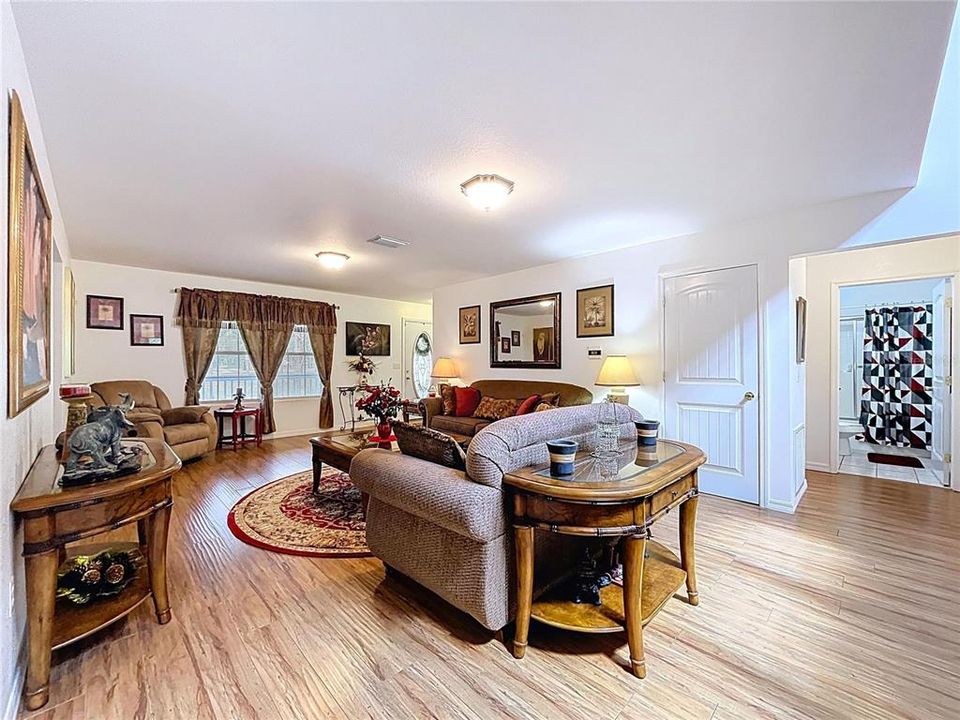 For Sale: $850,000 (4 beds, 4 baths, 3325 Square Feet)