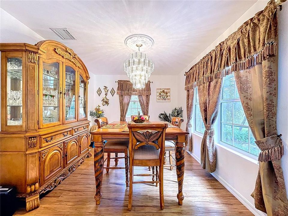 For Sale: $850,000 (4 beds, 4 baths, 3325 Square Feet)