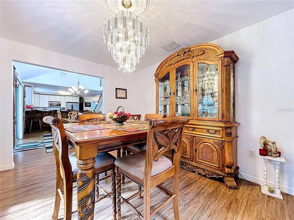 For Sale: $850,000 (4 beds, 4 baths, 3325 Square Feet)