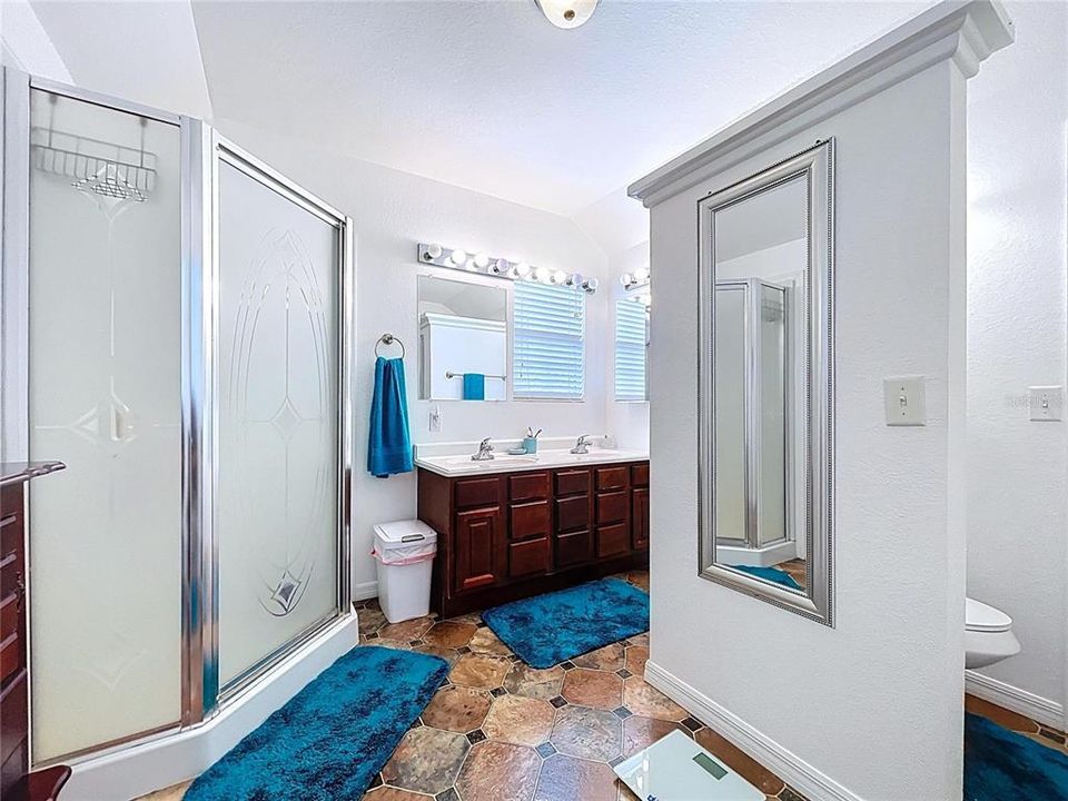 For Sale: $850,000 (4 beds, 4 baths, 3325 Square Feet)