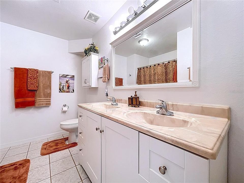 For Sale: $850,000 (4 beds, 4 baths, 3325 Square Feet)