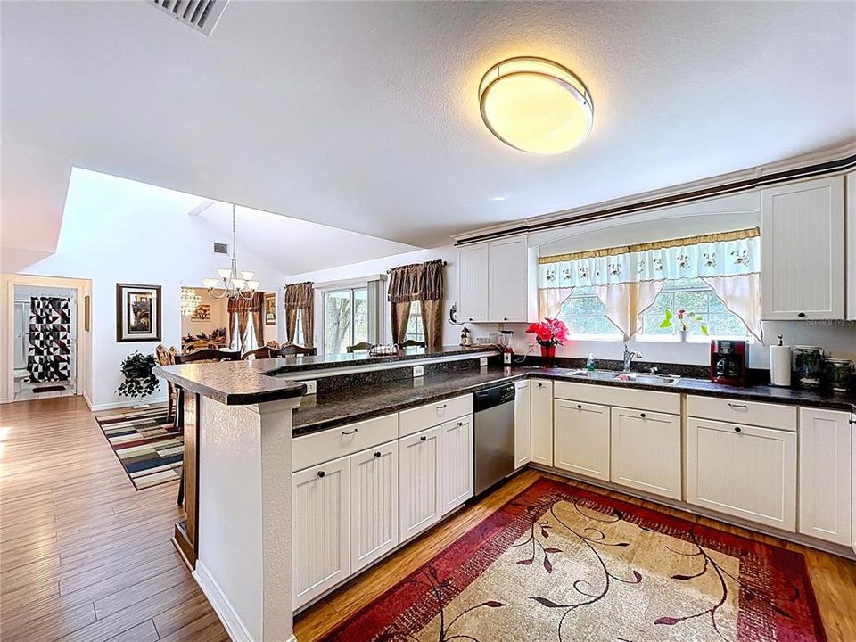 For Sale: $850,000 (4 beds, 4 baths, 3325 Square Feet)