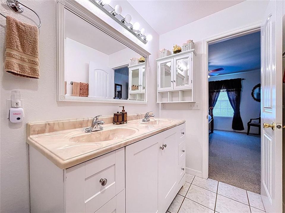 For Sale: $850,000 (4 beds, 4 baths, 3325 Square Feet)