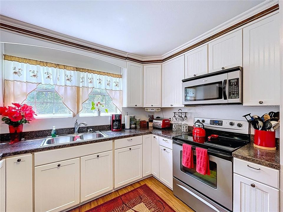 For Sale: $850,000 (4 beds, 4 baths, 3325 Square Feet)