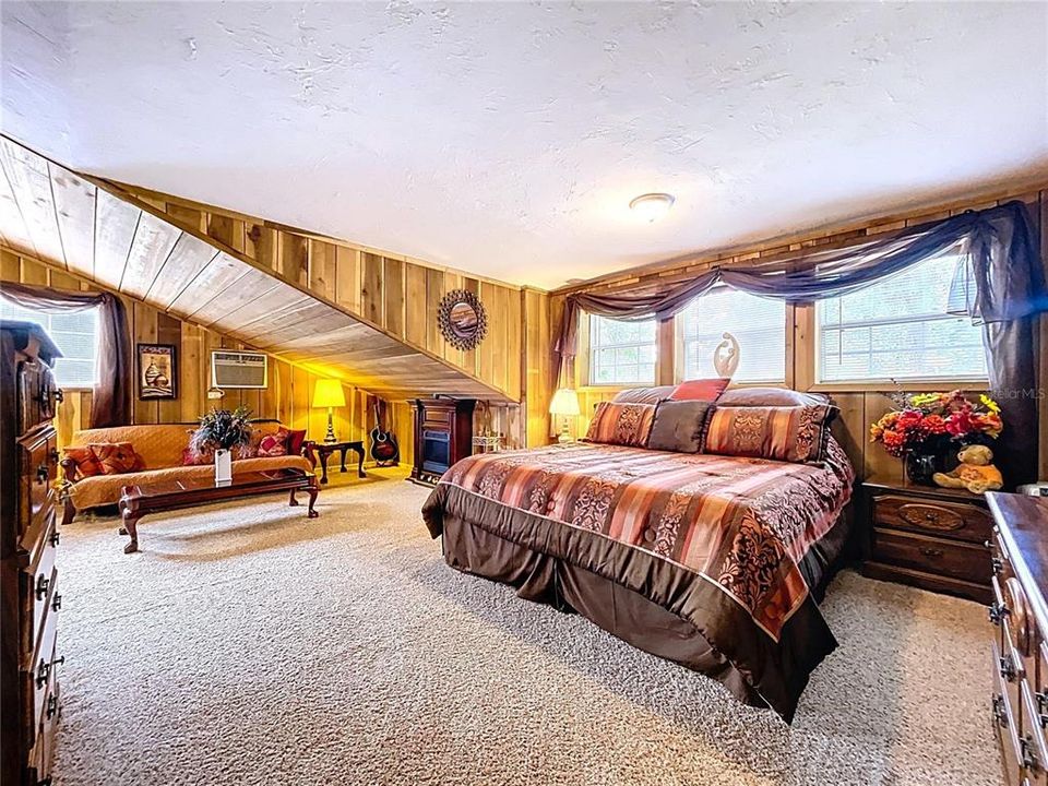 For Sale: $850,000 (4 beds, 4 baths, 3325 Square Feet)