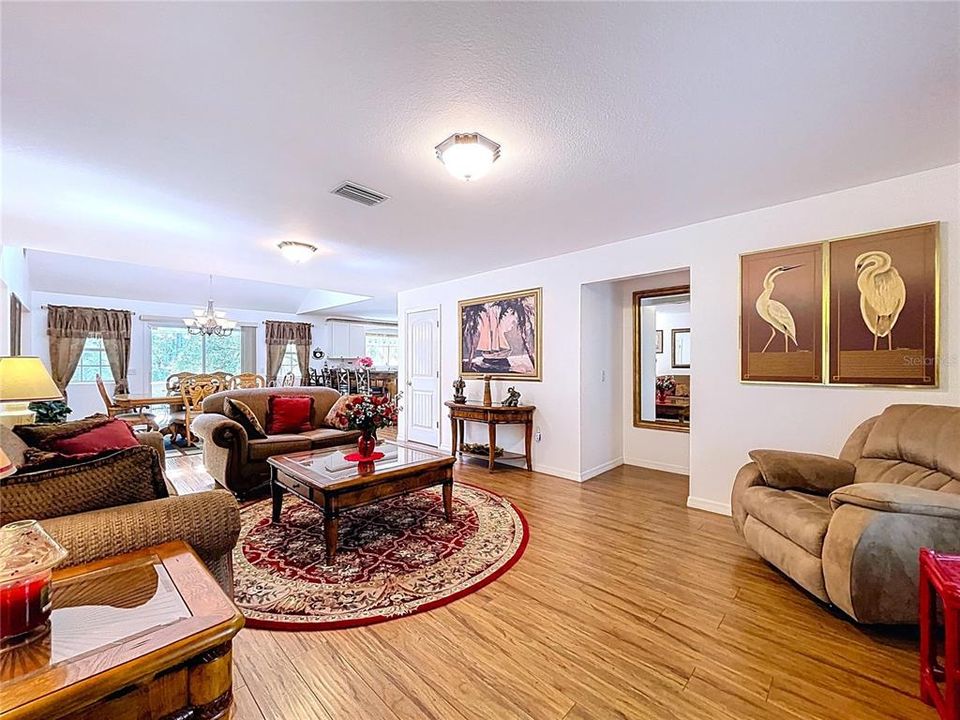 For Sale: $850,000 (4 beds, 4 baths, 3325 Square Feet)