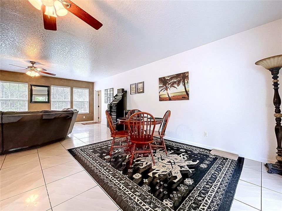 For Sale: $850,000 (4 beds, 4 baths, 3325 Square Feet)