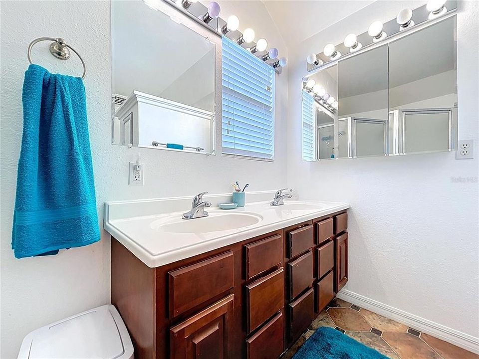 For Sale: $850,000 (4 beds, 4 baths, 3325 Square Feet)