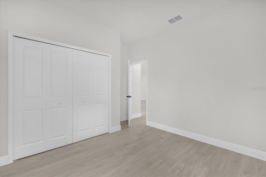 Под контрактом: $300,000 (4 спален, 3 ванн, 1833 Квадратных фут)