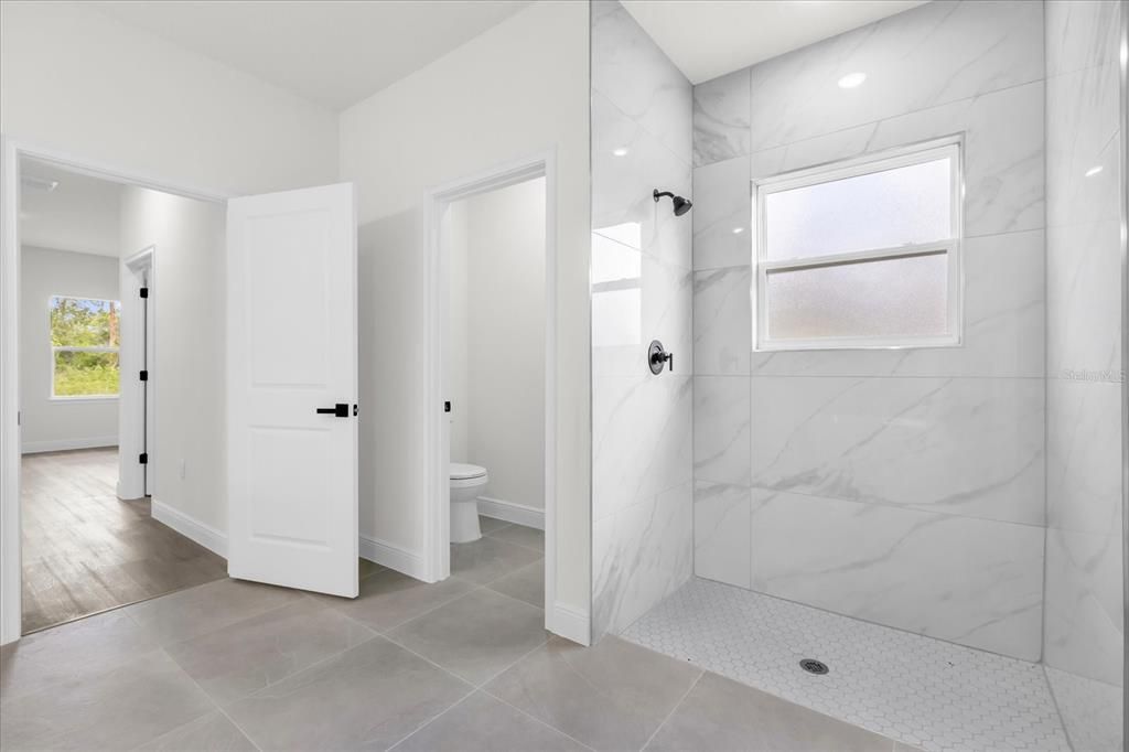 Под контрактом: $300,000 (4 спален, 3 ванн, 1833 Квадратных фут)