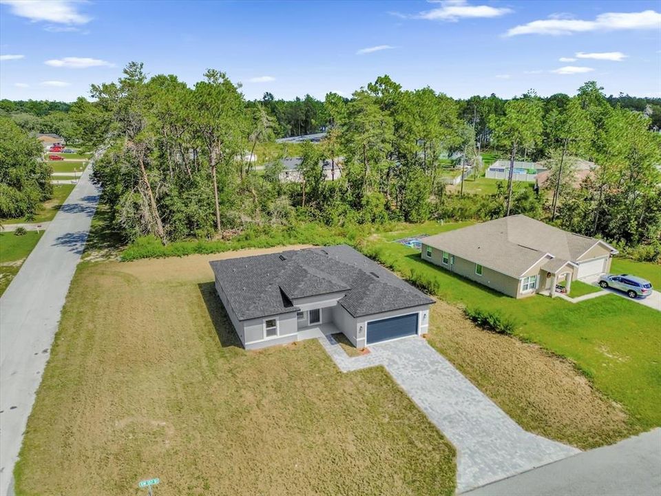 Под контрактом: $300,000 (4 спален, 3 ванн, 1833 Квадратных фут)