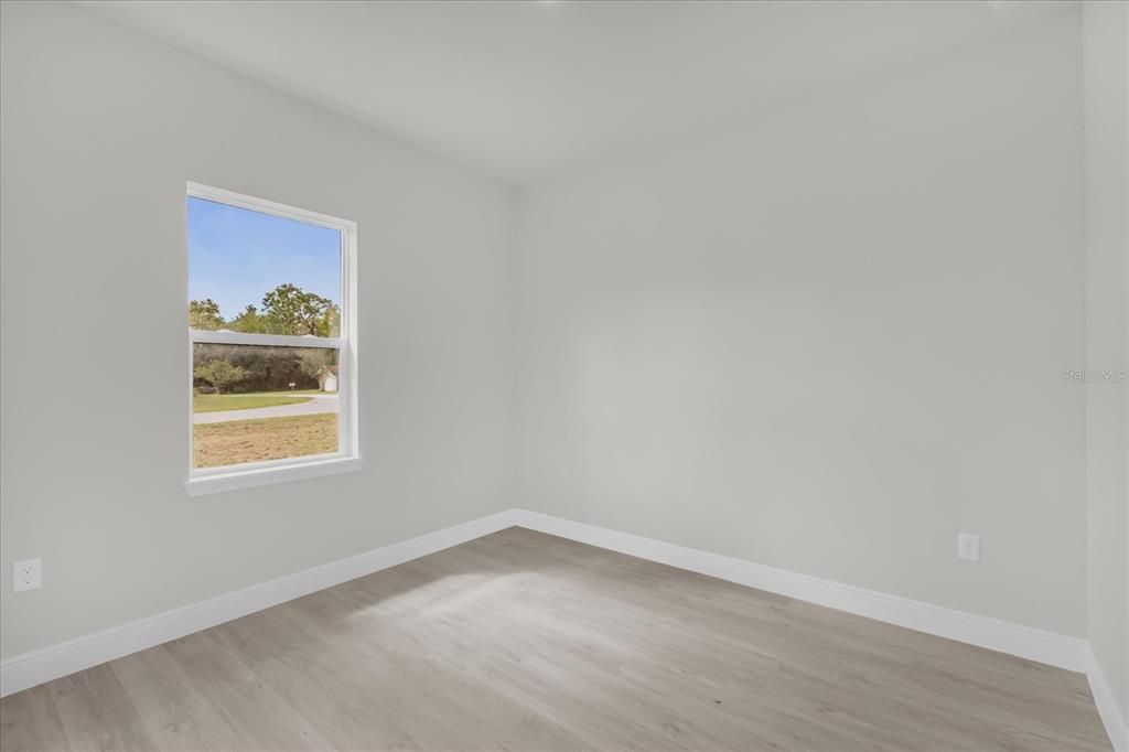 Под контрактом: $300,000 (4 спален, 3 ванн, 1833 Квадратных фут)