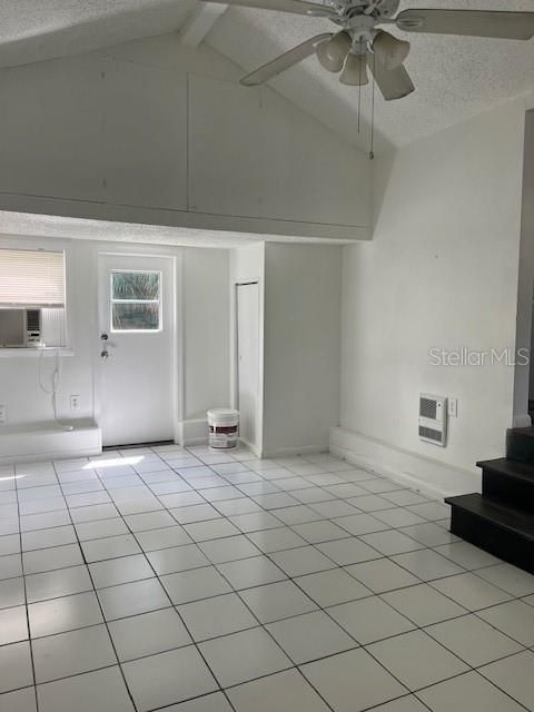 For Rent: $850 (1 beds, 1 baths, 800 Square Feet)