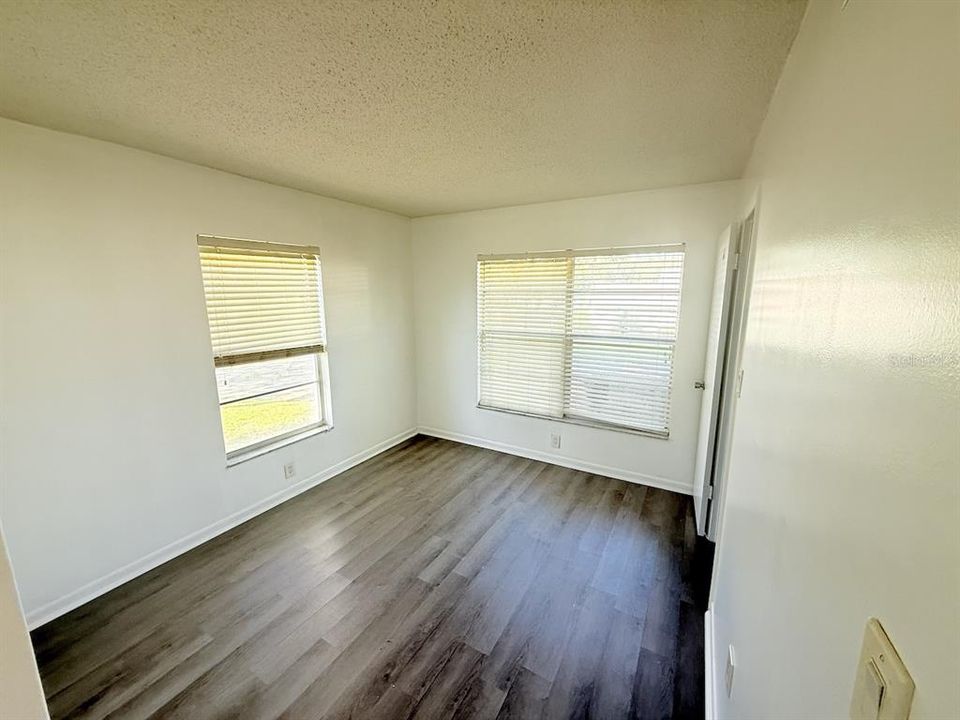 For Sale: $117,000 (2 beds, 1 baths, 891 Square Feet)