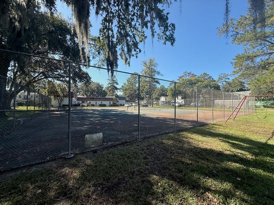 For Sale: $117,000 (2 beds, 1 baths, 891 Square Feet)