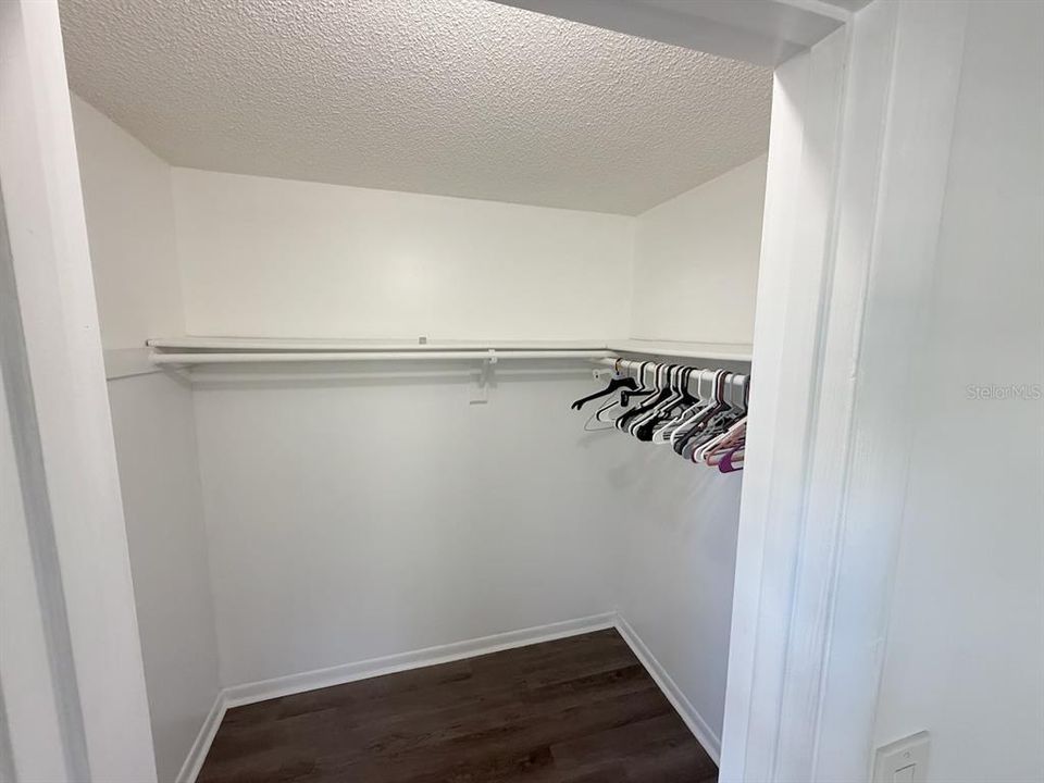 For Sale: $117,000 (2 beds, 1 baths, 891 Square Feet)