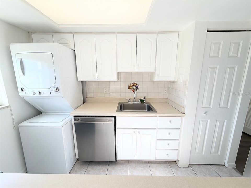For Sale: $117,000 (2 beds, 1 baths, 891 Square Feet)
