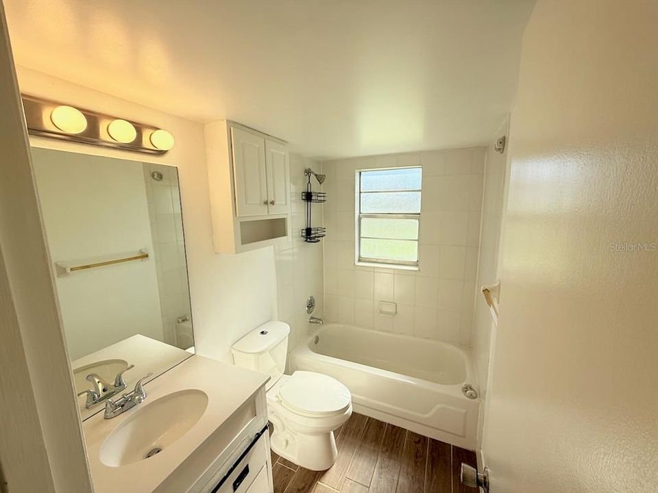 For Sale: $117,000 (2 beds, 1 baths, 891 Square Feet)