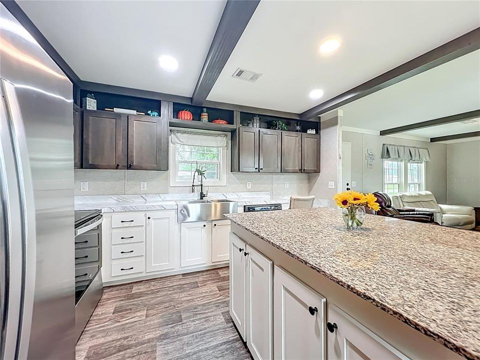 For Sale: $199,900 (3 beds, 2 baths, 1140 Square Feet)