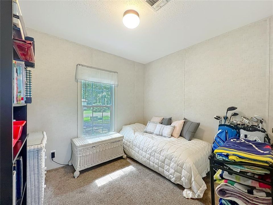 For Sale: $199,900 (3 beds, 2 baths, 1140 Square Feet)