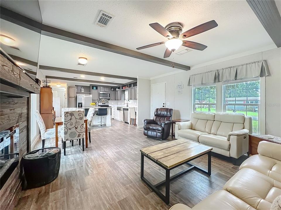 For Sale: $199,900 (3 beds, 2 baths, 1140 Square Feet)