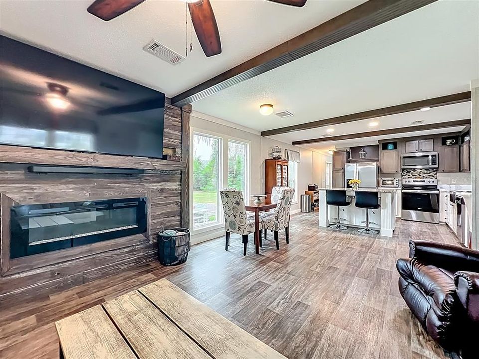 For Sale: $199,900 (3 beds, 2 baths, 1140 Square Feet)