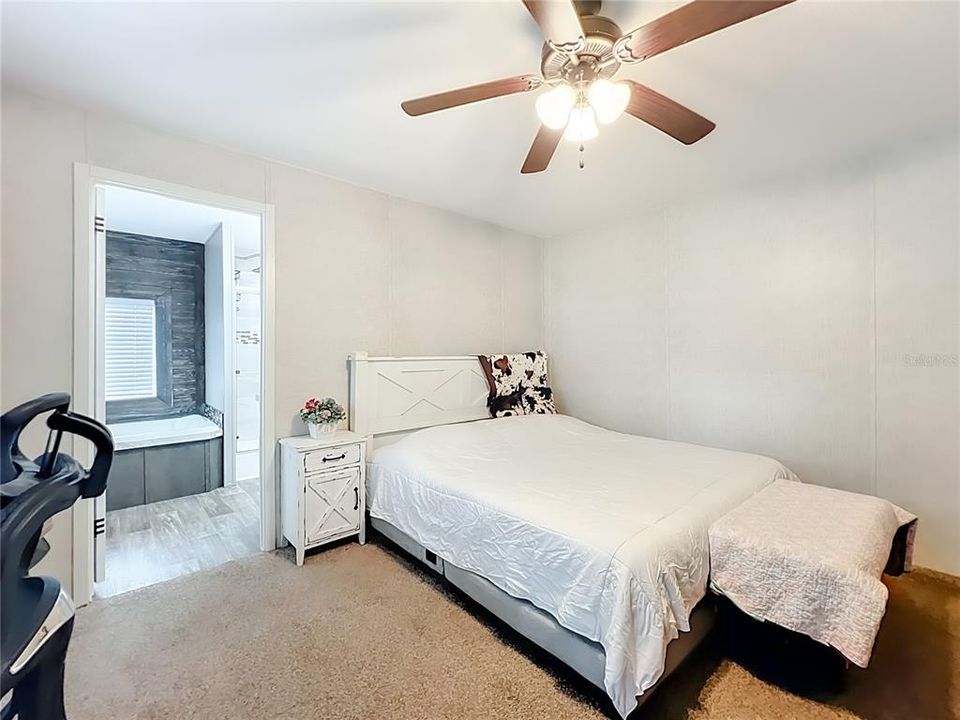 For Sale: $199,900 (3 beds, 2 baths, 1140 Square Feet)