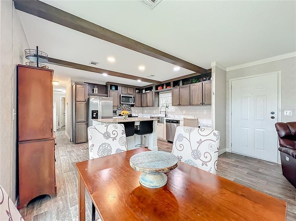 For Sale: $199,900 (3 beds, 2 baths, 1140 Square Feet)