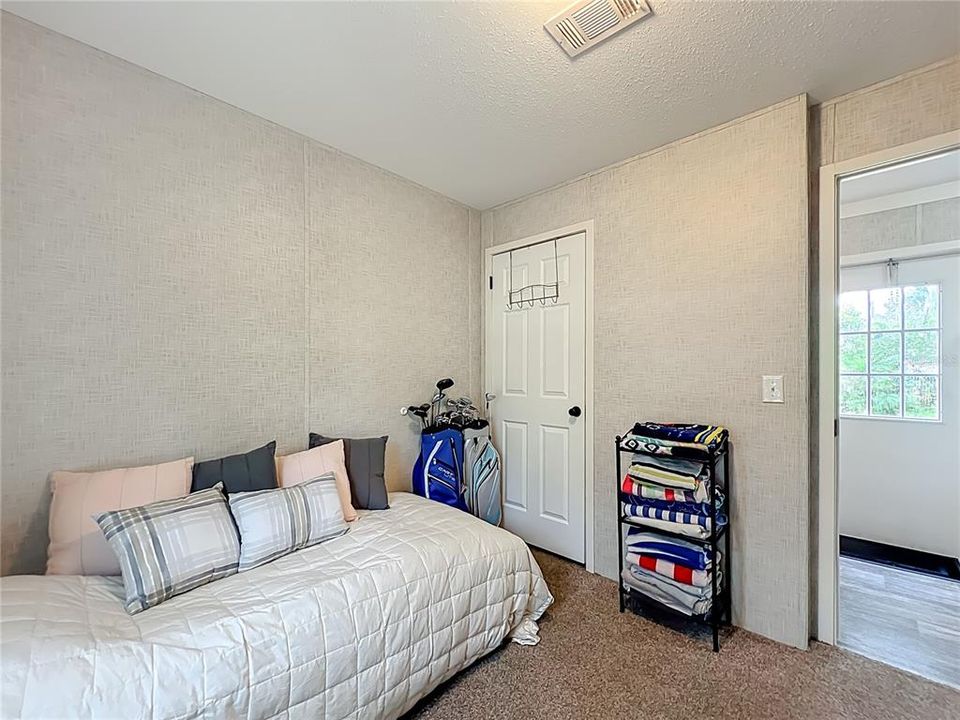 For Sale: $199,900 (3 beds, 2 baths, 1140 Square Feet)