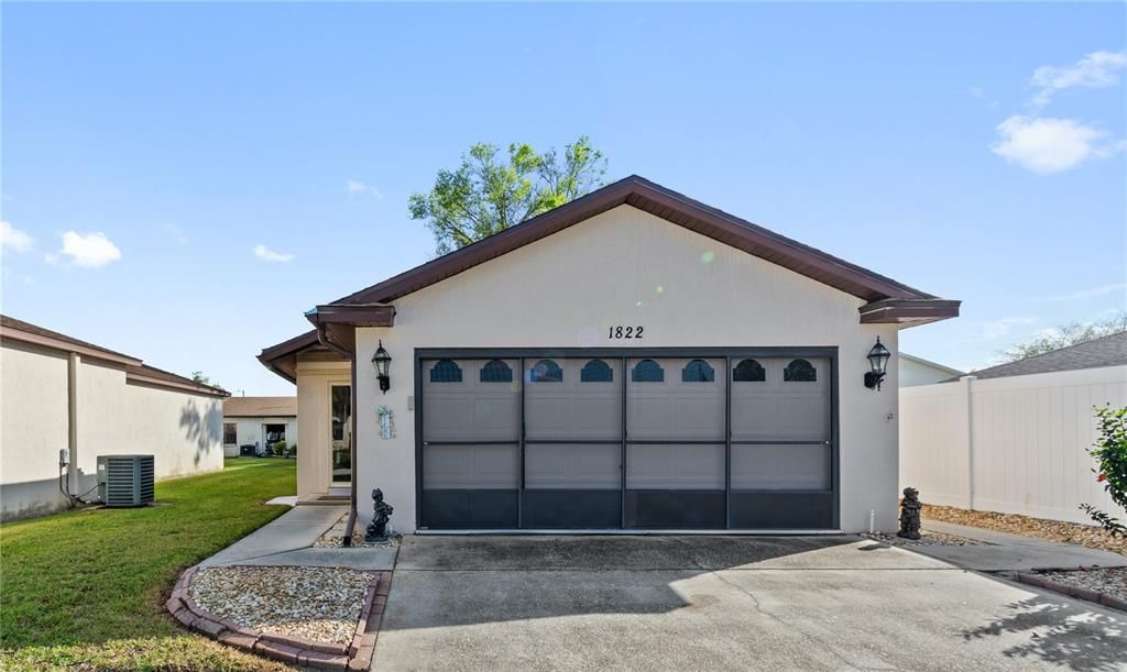 Activo con contrato: $219,500 (2 camas, 2 baños, 1165 Pies cuadrados)