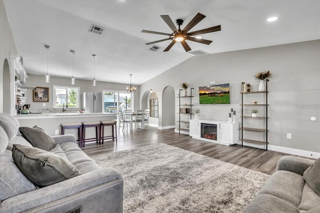 Active With Contract: $299,000 (3 beds, 2 baths, 1229 Square Feet)