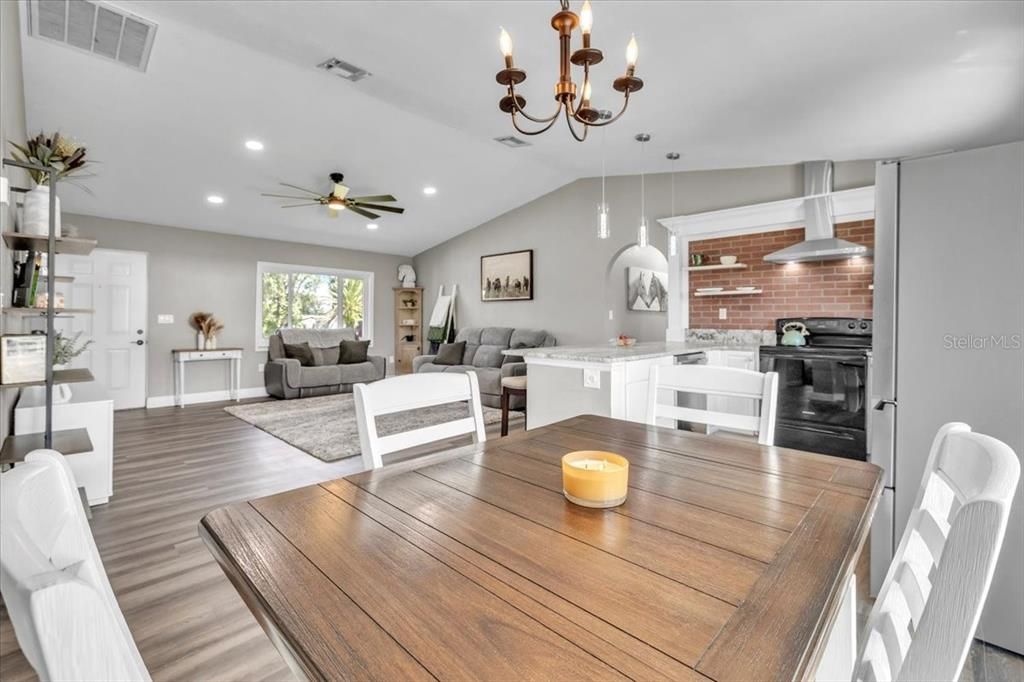 Active With Contract: $299,000 (3 beds, 2 baths, 1229 Square Feet)