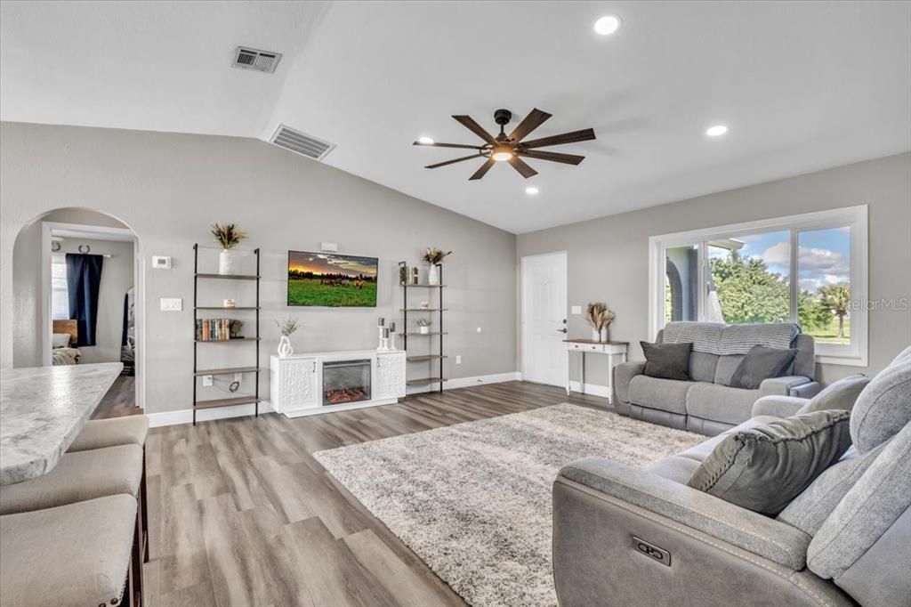 Active With Contract: $299,000 (3 beds, 2 baths, 1229 Square Feet)