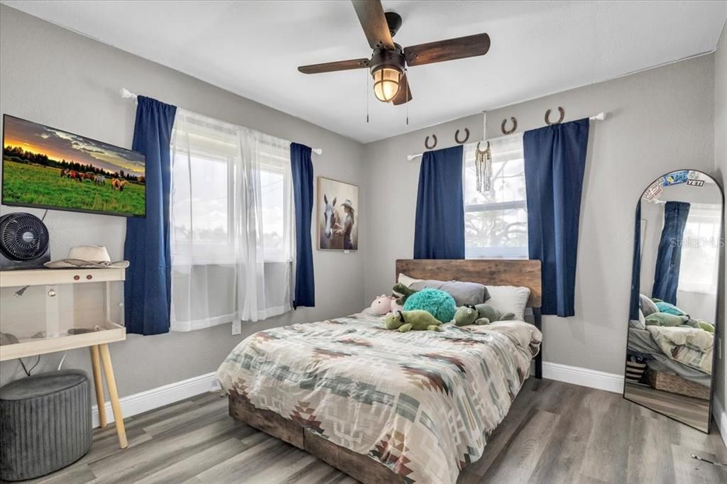 Active With Contract: $299,000 (3 beds, 2 baths, 1229 Square Feet)