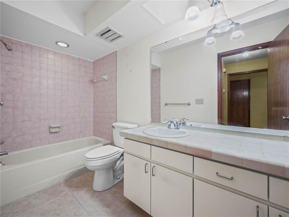 For Sale: $180,000 (2 beds, 2 baths, 1238 Square Feet)