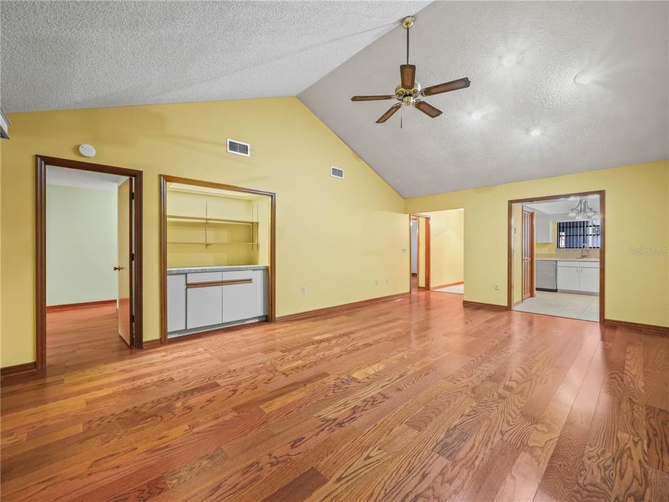For Sale: $180,000 (2 beds, 2 baths, 1238 Square Feet)