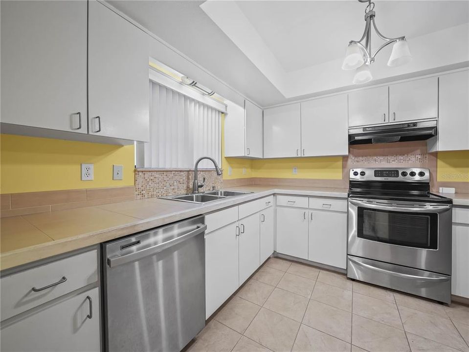 For Sale: $180,000 (2 beds, 2 baths, 1238 Square Feet)