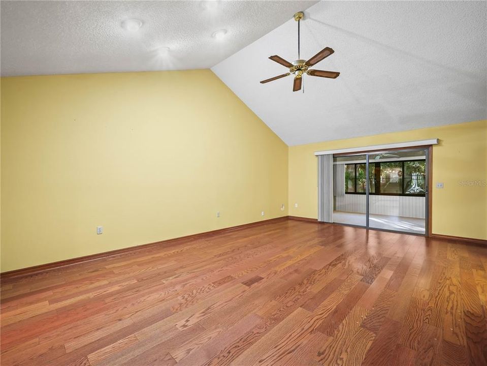 For Sale: $180,000 (2 beds, 2 baths, 1238 Square Feet)