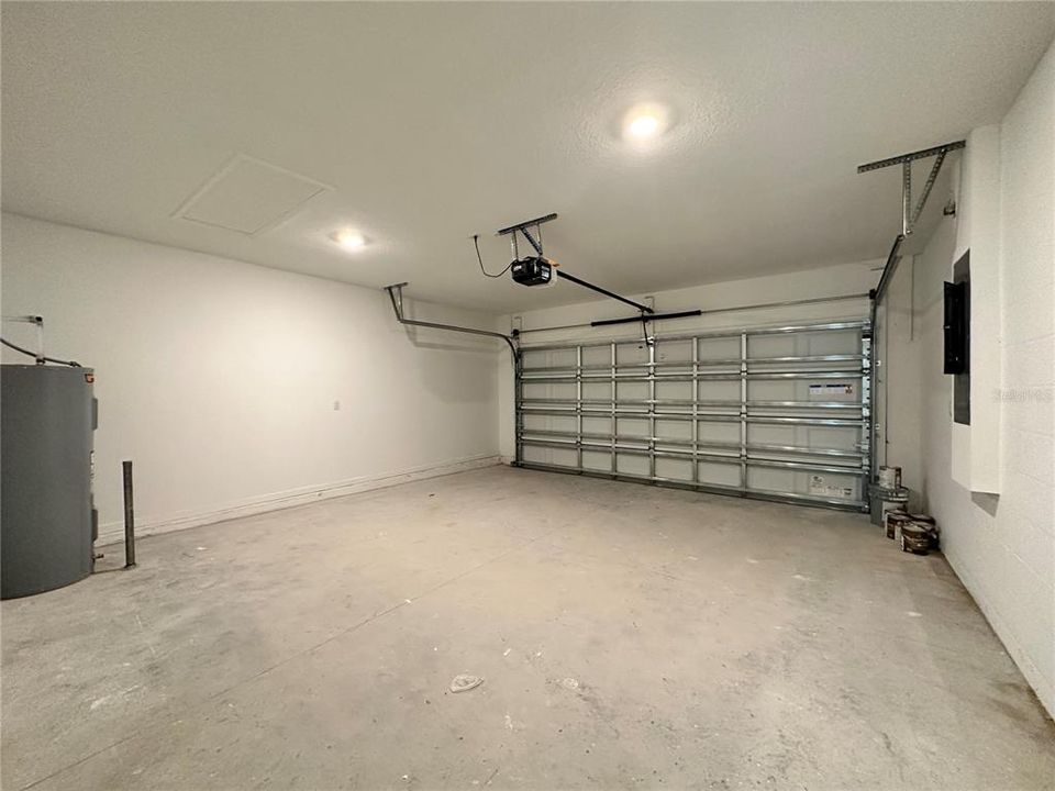 Под контрактом: $1,999 (3 спален, 2 ванн, 1560 Квадратных фут)