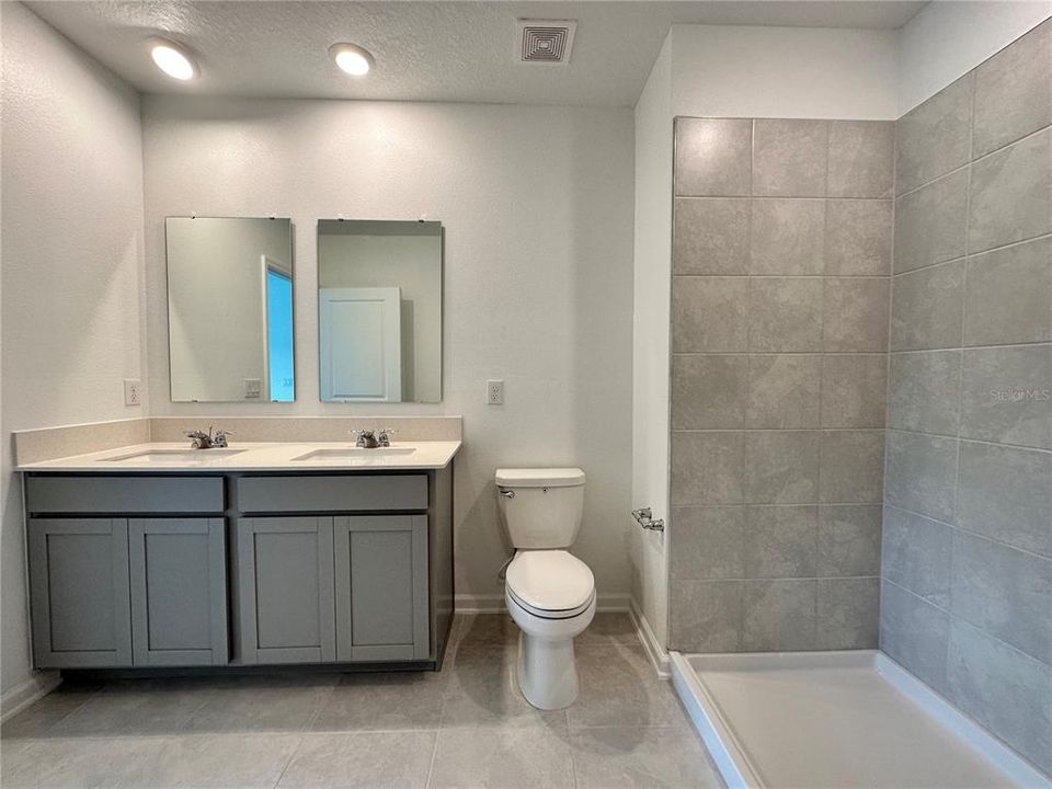 Под контрактом: $1,999 (3 спален, 2 ванн, 1560 Квадратных фут)