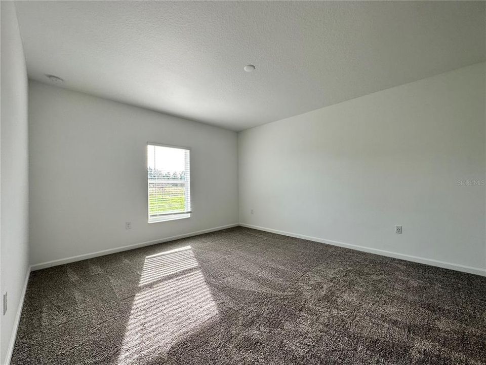 Под контрактом: $1,999 (3 спален, 2 ванн, 1560 Квадратных фут)